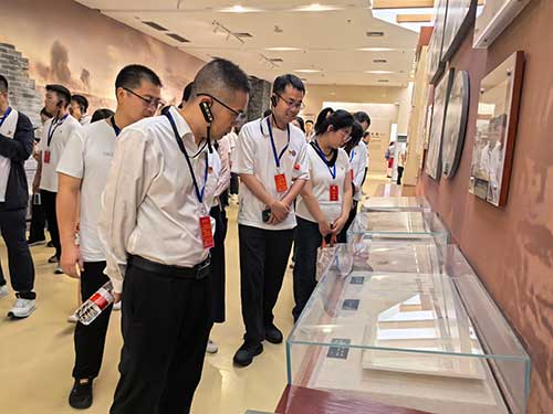 中糧集團(tuán)大悅城控股北方大區(qū)公司西安公司黨總支部精心策劃了一場(chǎng)以“踐行西柏坡精神，走好新時(shí)代趕考路”為主題的紅色踐學(xué)活動(dòng)