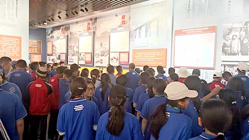 河北師范大學(xué)附屬民族學(xué)院組織高三藏族學(xué)生開(kāi)啟“京彩”主題研學(xué)活動(dòng)